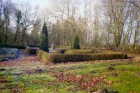 Neuling gl. kirkeg�rd. Klik for et st�rre billede. Foto 6/2 2005.