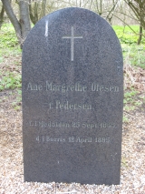 Gravsten over Ane Margrethe Pedersen (foto 5. maj 2013)