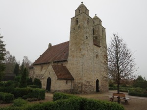 Tveje Merl�se kirke udvendig