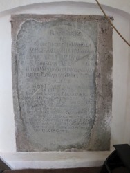 Gravsten i t�rnrummet