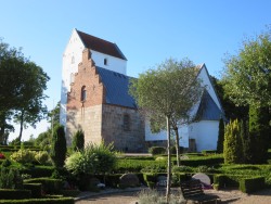 T�rup kirke. Foto 4/9 2021