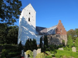 T�rup kirke. Foto 4/9 2021