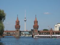 Oberbaumbr�cke. I baggrunden fjernsynst�rnet.