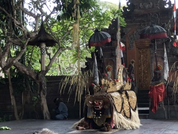 Dans Barong and Kris