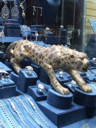 Leopard besat med �delstene
